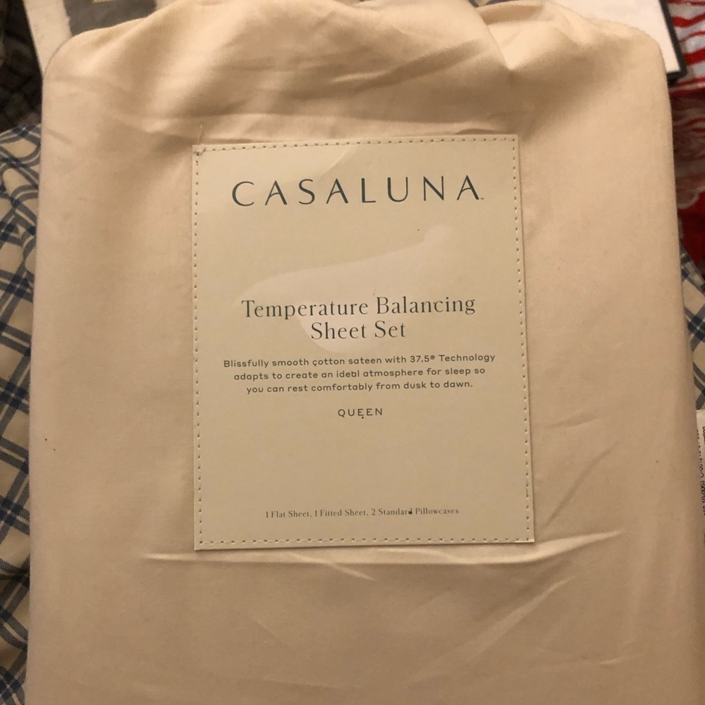 Casaluna - 300 thread count Temperature Regulating solid sheet set